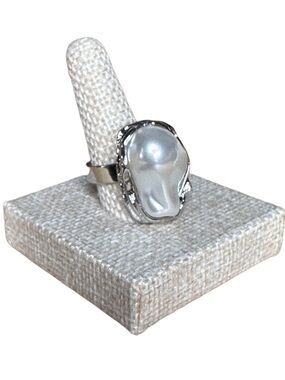 5/$25 😻 Silver Baroque Faux Pearl Statement Ring - White Pearl